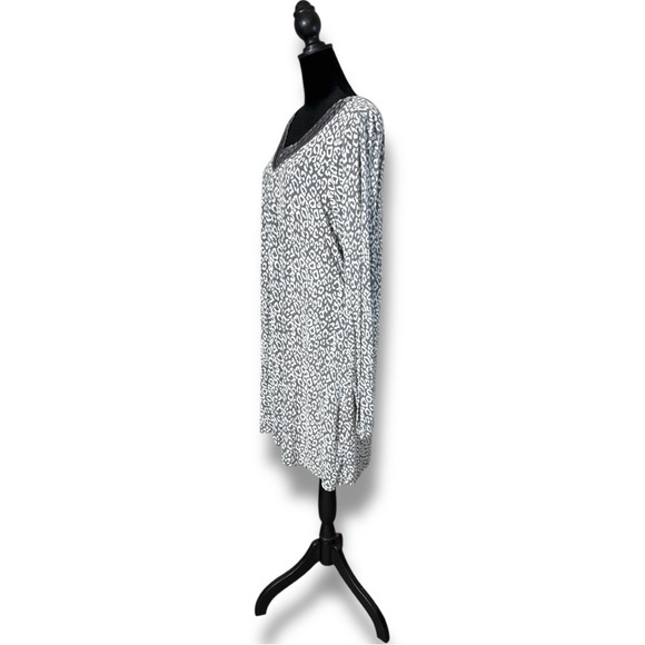 Apt. 9 Gray and White Leopard Print V-Neck Long Sleeve Loose Fit Mini Dress - Picture 5 of 14